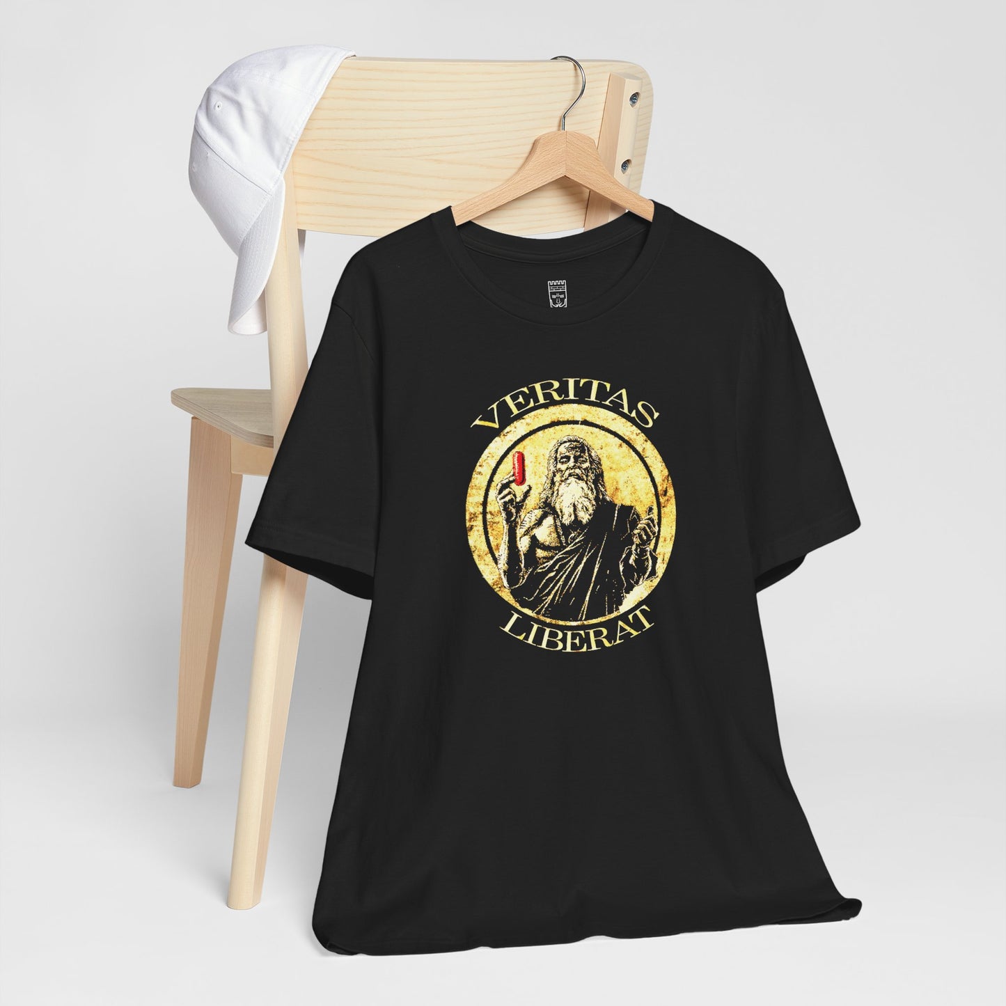 Truth liberates, red pill - T-shirt