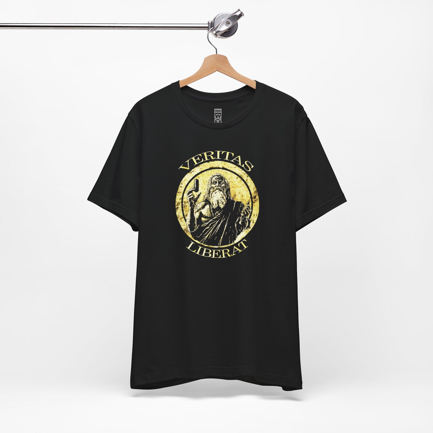 Truth liberates, black pill - T-shirt